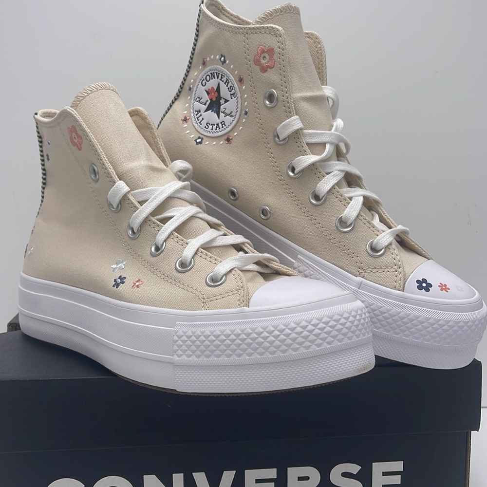 Converse Women's Cream High-Top Platform Sneakers A14265C
CTAS LIFT HI
LIGHT DUN - Picture 5 of 16